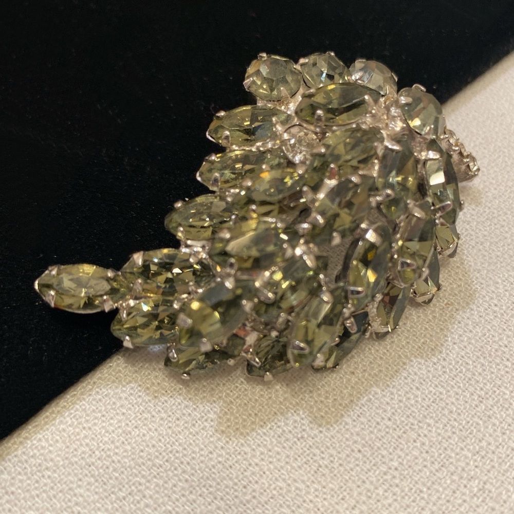 Vintage Weiss Rhinestone Brooch And Earrings Set - Picture 10 of 14